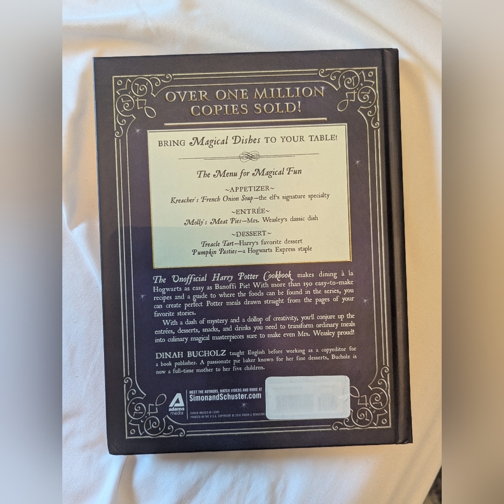 The Unofficial Harry Potter Cookbook - Black and Gold - Picture 2 of 4